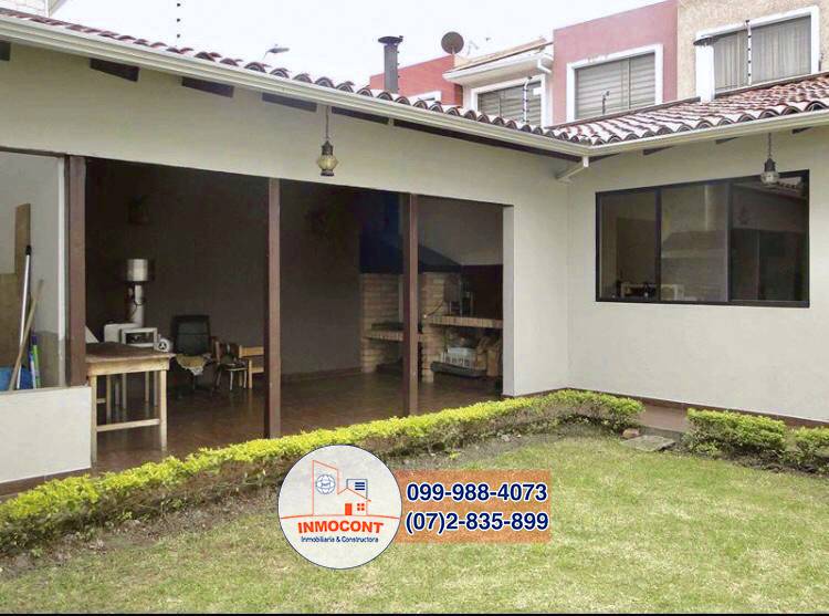 C787 Casa en venta con área verde y BBQ
